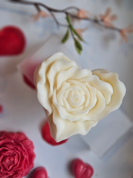 Love in Full Bloom – Heart-Shaped Flower Single Candle